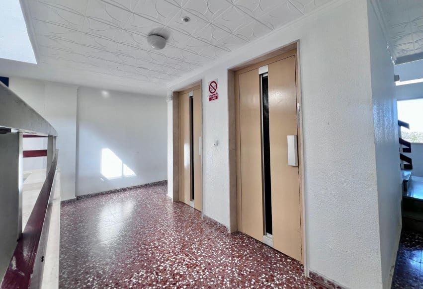 3 soveværelse Lejlighed til salg i Punta Prima med swimmingpool - € 259.700 (Ref: 10071008)