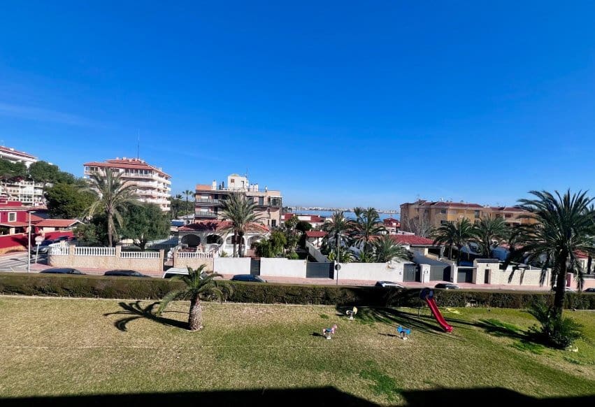 3 soveværelse Lejlighed til salg i Punta Prima med swimmingpool - € 259.700 (Ref: 10071008)