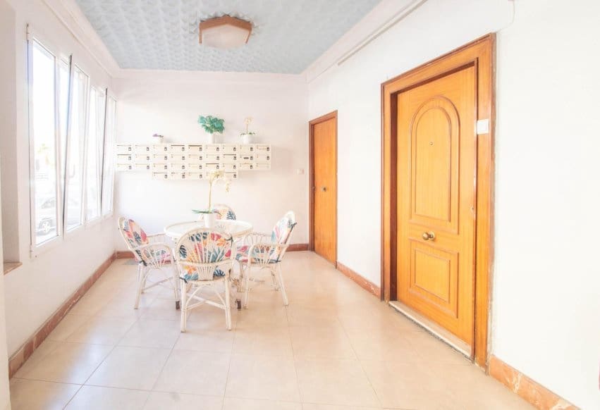 2 Zimmer Strandapartment zu verkaufen in Torrevieja - 250.000 € (Ref: 10071022)