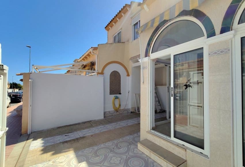 Casa de 2 habitaciones en Orihuela Costa en venta con piscina - 229.900 € (Ref: 10074897)