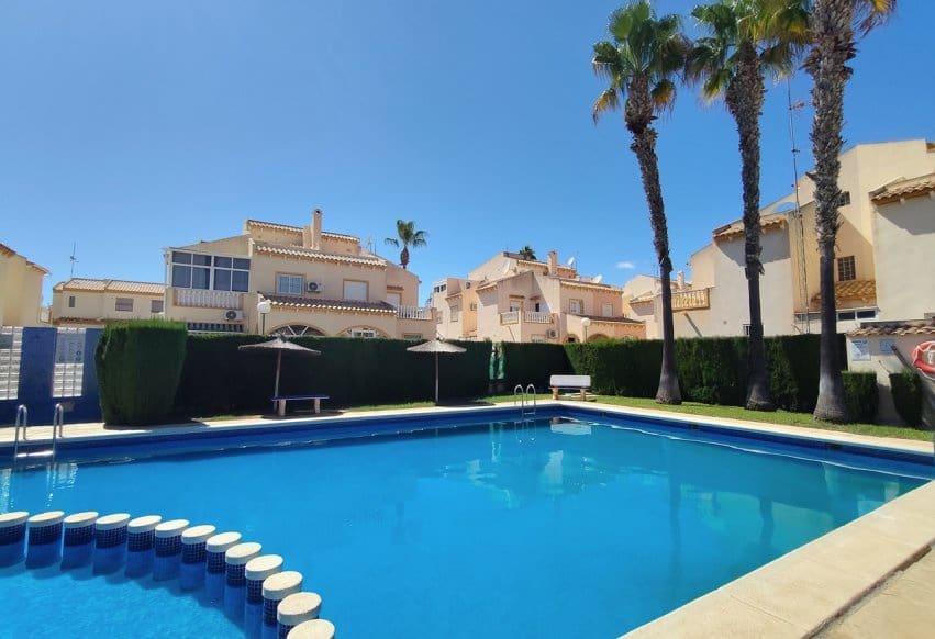 Casa de 2 habitaciones en Orihuela Costa en venta con piscina - 229.900 € (Ref: 10074897)