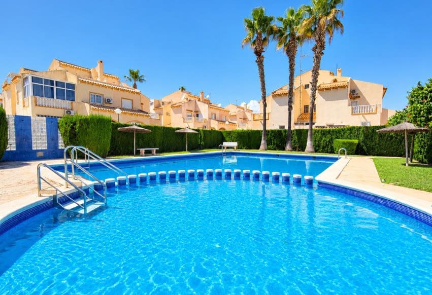 Casa de 2 habitaciones en Orihuela Costa en venta con piscina - 229.900 € (Ref: 10074897)