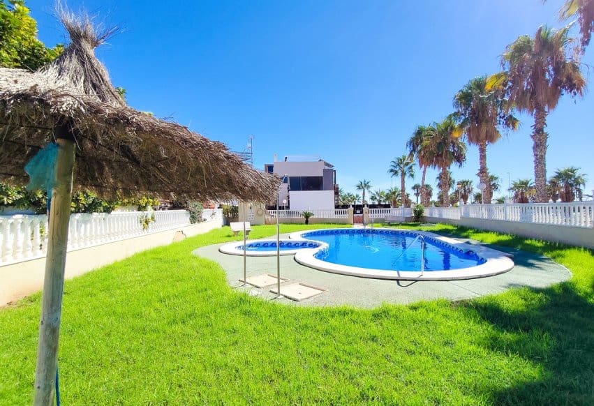 2 sovrum Lägenhet till salu i Cabo Roig med pool - 215 000 € (Ref: 10080377)