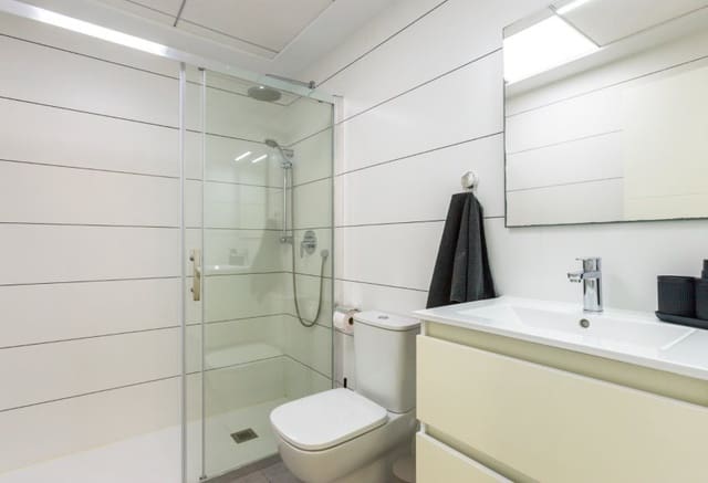 Ático de 2 habitaciones en Villamartin, Orihuela en venta - 298.000 € (Ref: 10080378)