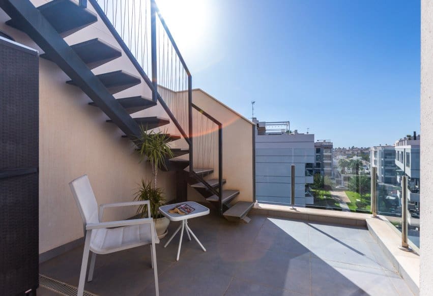 Ático de 2 habitaciones en Villamartin en venta - 298.000 € (Ref: 10080378)
