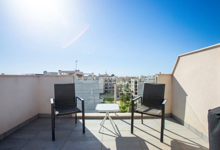 Ático de 2 habitaciones en Villamartin en venta - 298.000 € (Ref: 10080378)