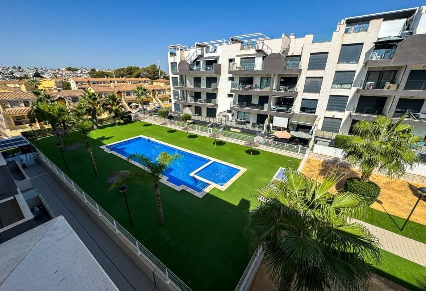 Ático de 2 habitaciones en Villamartin en venta - 298.000 € (Ref: 10080378)