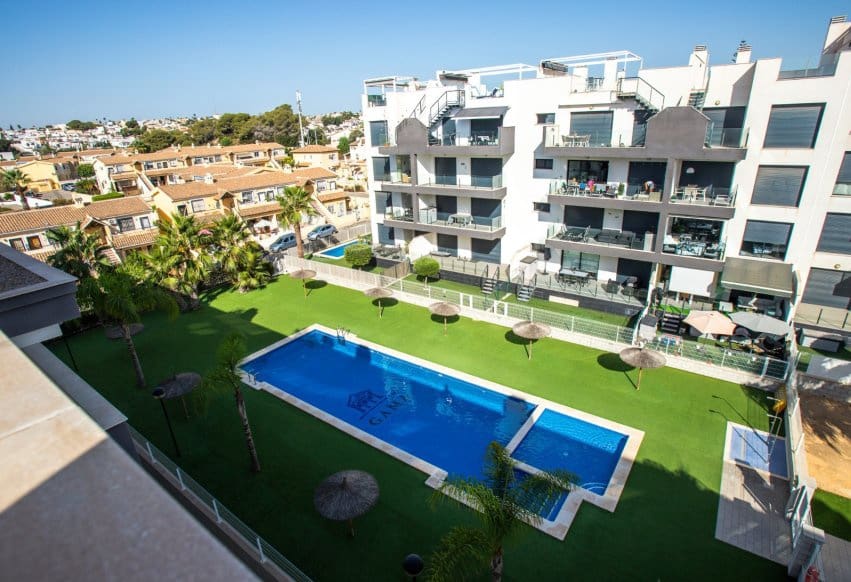 Ático de 2 habitaciones en Villamartin en venta - 298.000 € (Ref: 10080378)