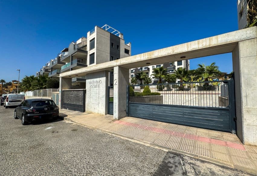 Ático de 2 habitaciones en Villamartin en venta - 298.000 € (Ref: 10080378)