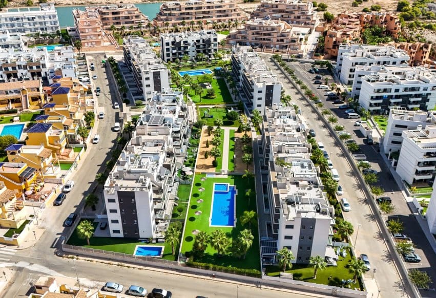 Ático de 2 habitaciones en Villamartin en venta - 298.000 € (Ref: 10080378)