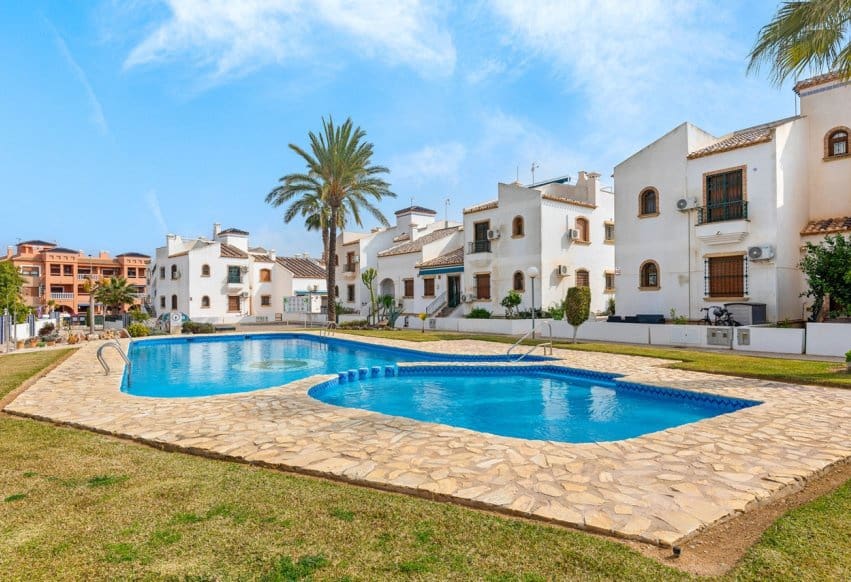 2 soverom Penthouse til salgs i Villamartin med svømmebasseng - € 339 900 (Ref: 10094186)