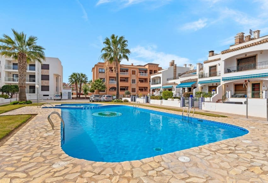 2 soverom Penthouse til salgs i Villamartin med svømmebasseng - € 339 900 (Ref: 10094186)