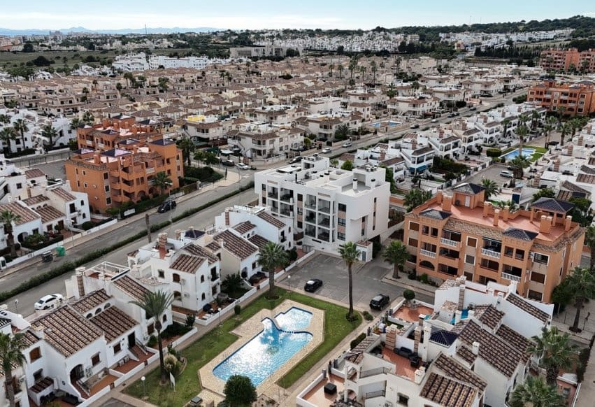 2 soverom Penthouse til salgs i Villamartin med svømmebasseng - € 339 900 (Ref: 10094186)