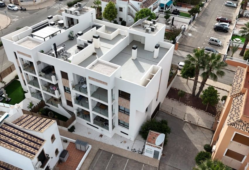 2 soverom Penthouse til salgs i Villamartin med svømmebasseng - € 339 900 (Ref: 10094186)