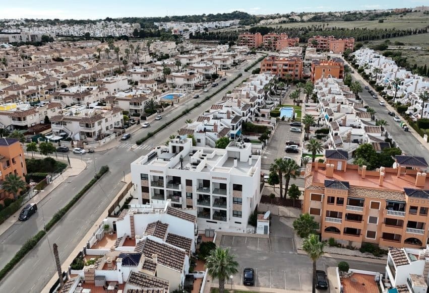 2 soverom Penthouse til salgs i Villamartin med svømmebasseng - € 339 900 (Ref: 10094186)