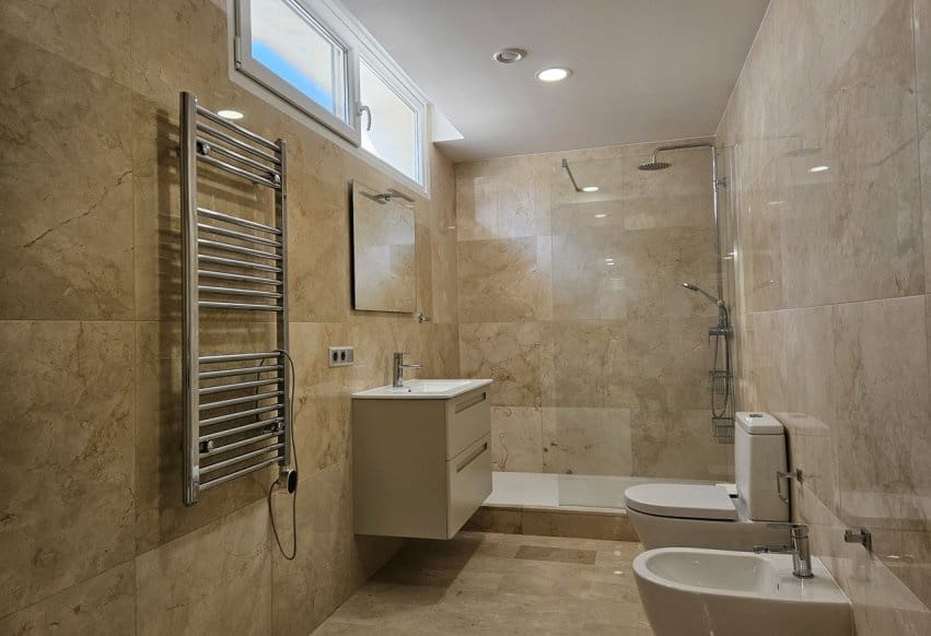 5 soverom Villa til salgs i La Zenia med svømmebasseng garasje - € 1 500 000 (Ref: 10094187)
