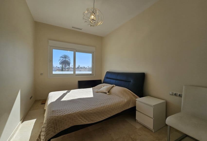 5 soverom Villa til salgs i La Zenia med svømmebasseng garasje - € 1 500 000 (Ref: 10094187)
