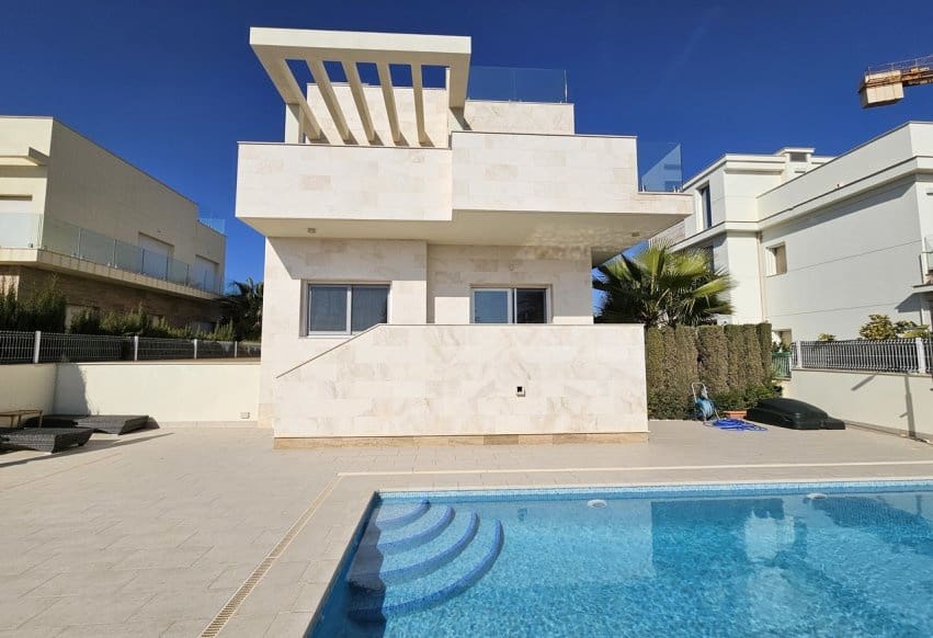 5 soverom Villa til salgs i La Zenia med svømmebasseng garasje - € 1 500 000 (Ref: 10094187)