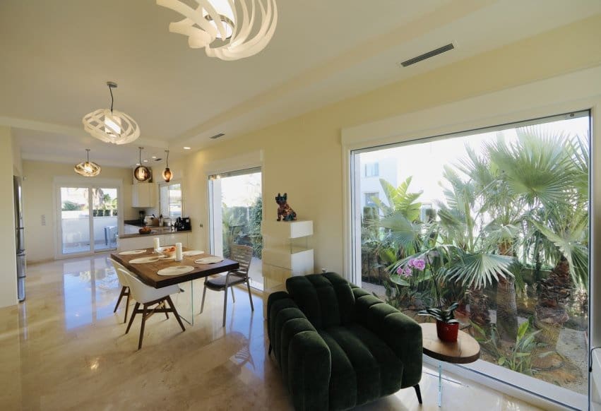 5 soverom Villa til salgs i La Zenia med svømmebasseng garasje - € 1 500 000 (Ref: 10094187)