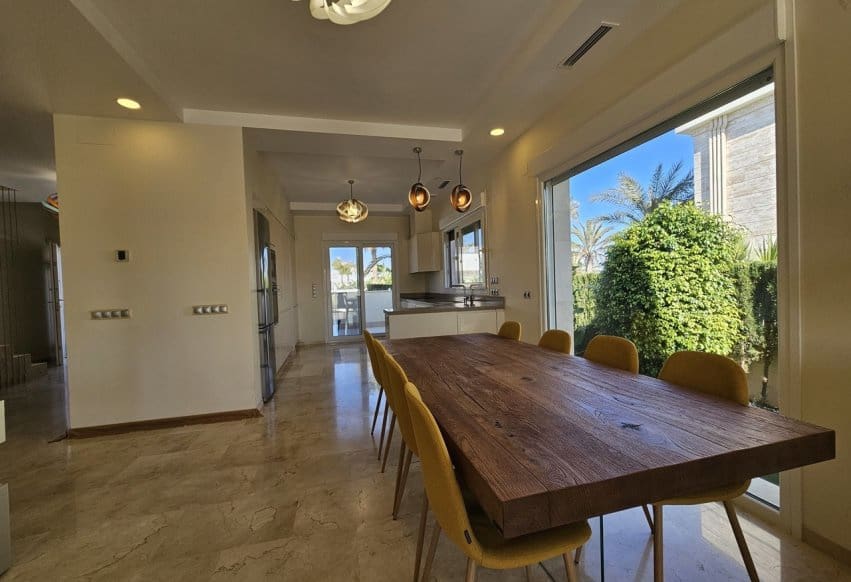 5 soverom Villa til salgs i La Zenia med svømmebasseng garasje - € 1 500 000 (Ref: 10094187)