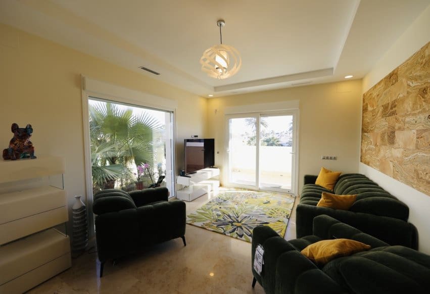 5 soverom Villa til salgs i La Zenia med svømmebasseng garasje - € 1 500 000 (Ref: 10094187)