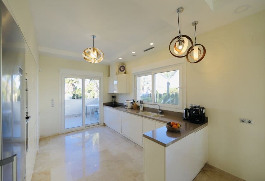 5 soverom Villa til salgs i La Zenia med svømmebasseng garasje - € 1 500 000 (Ref: 10094187)
