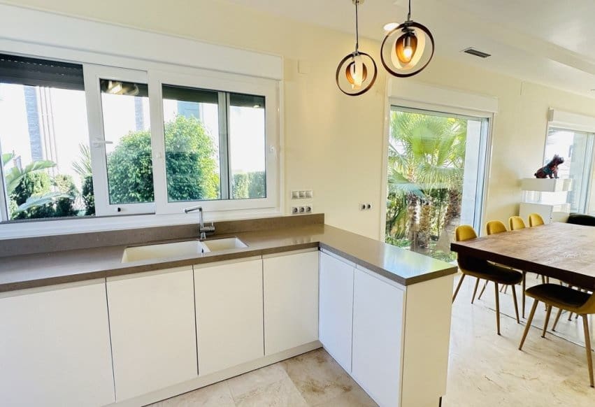 5 soverom Villa til salgs i La Zenia med svømmebasseng garasje - € 1 500 000 (Ref: 10094187)