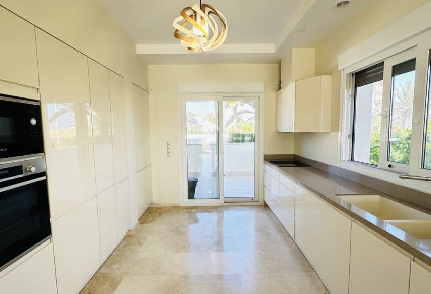 5 soverom Villa til salgs i La Zenia med svømmebasseng garasje - € 1 500 000 (Ref: 10094187)