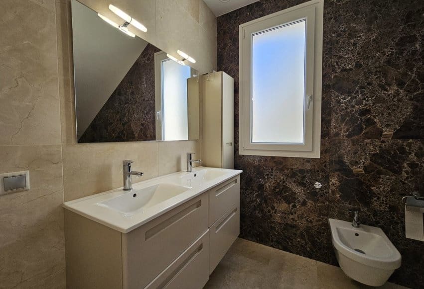 5 soverom Villa til salgs i La Zenia med svømmebasseng garasje - € 1 500 000 (Ref: 10094187)