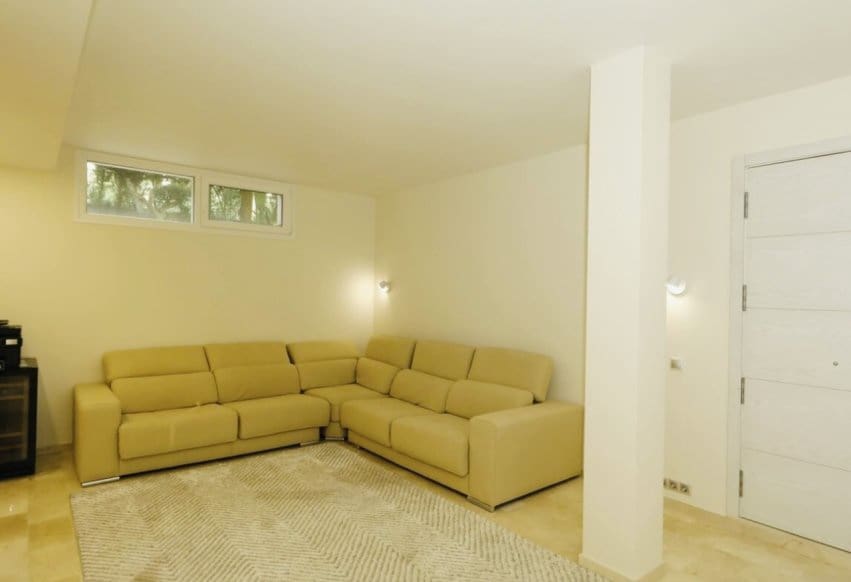 5 soverom Villa til salgs i La Zenia med svømmebasseng garasje - € 1 500 000 (Ref: 10094187)