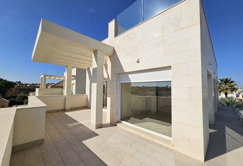 5 soverom Villa til salgs i La Zenia med svømmebasseng garasje - € 1 500 000 (Ref: 10094187)