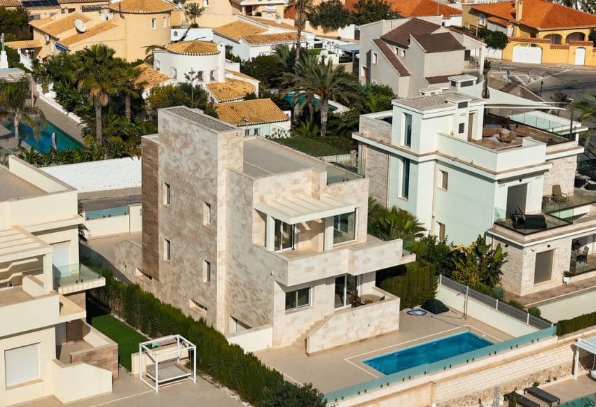 5 soverom Villa til salgs i La Zenia med svømmebasseng garasje - € 1 500 000 (Ref: 10094187)