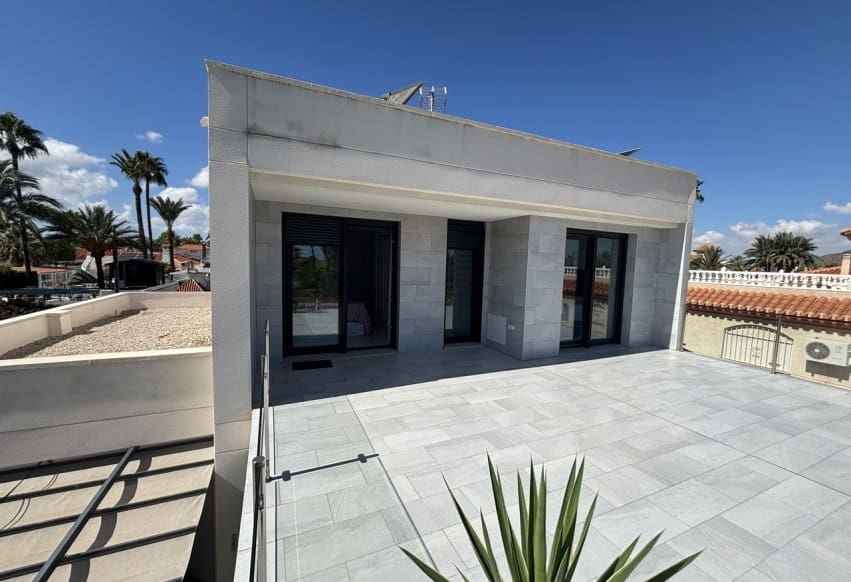 3 soveværelse Villa til salg i Estrella de Mar med swimmingpool garage - € 1.598.000 (Ref: 10095526)
