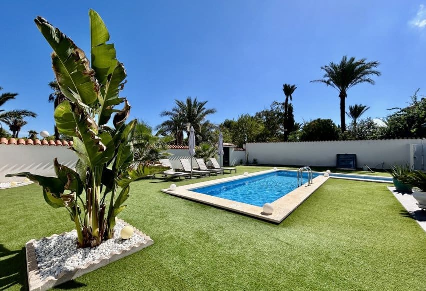 3 soveværelse Villa til salg i Estrella de Mar med swimmingpool garage - € 1.598.000 (Ref: 10095526)