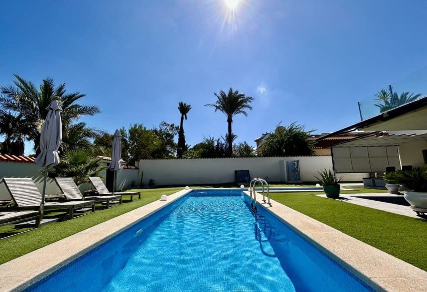 3 soveværelse Villa til salg i Estrella de Mar med swimmingpool garage - € 1.598.000 (Ref: 10095526)