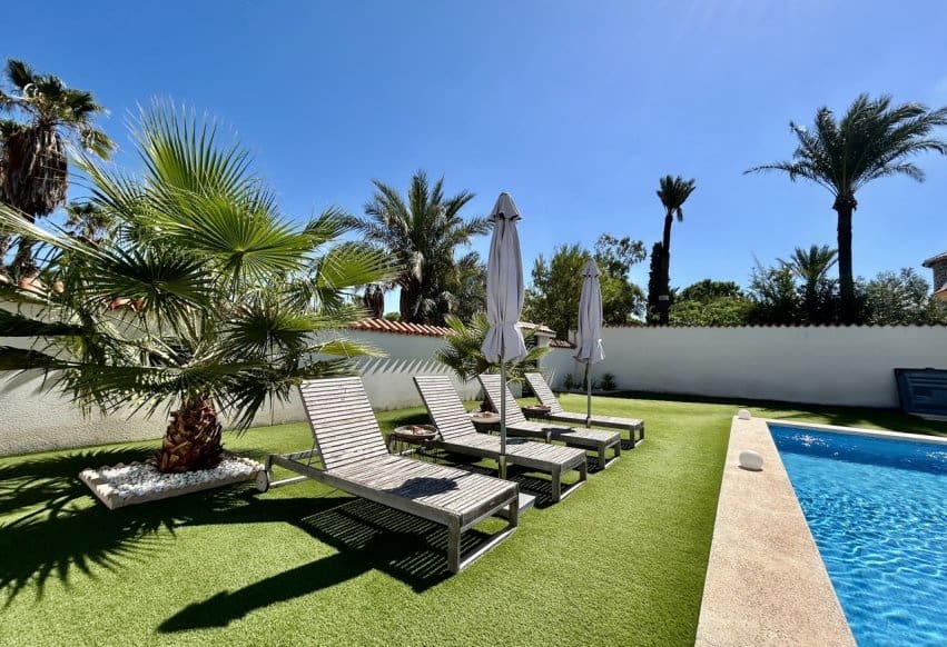 3 soveværelse Villa til salg i Estrella de Mar med swimmingpool garage - € 1.598.000 (Ref: 10095526)