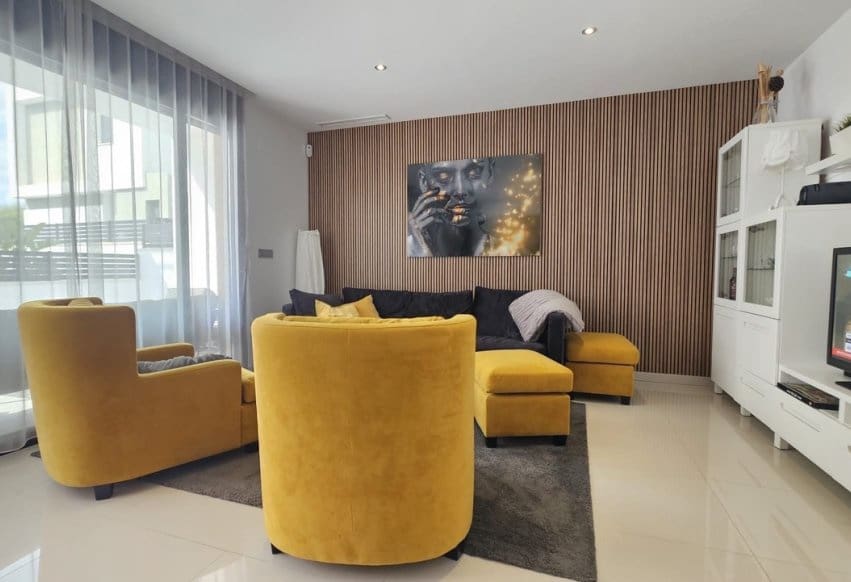 6 bedroom Villa for sale in Villamartin with pool garage - € 546,950 (Ref: 10097659)