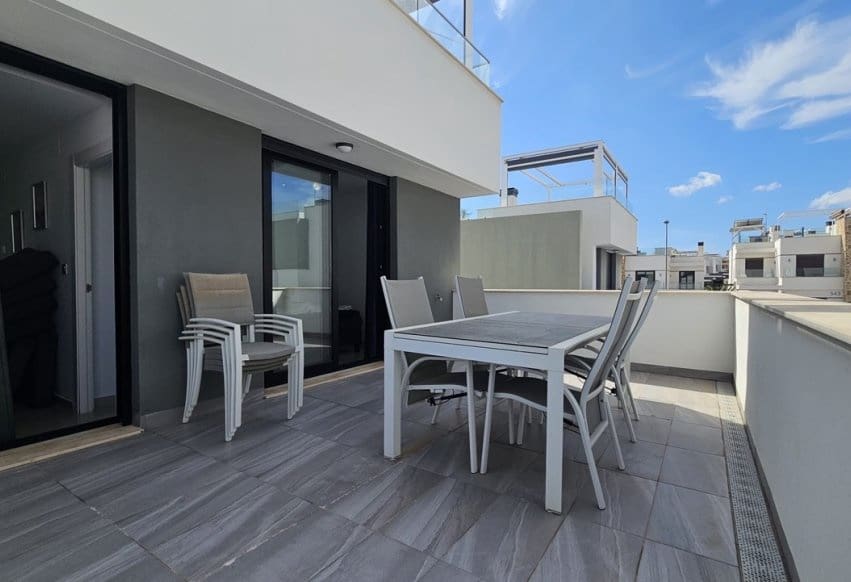 6 bedroom Villa for sale in Villamartin with pool garage - € 546,950 (Ref: 10097659)