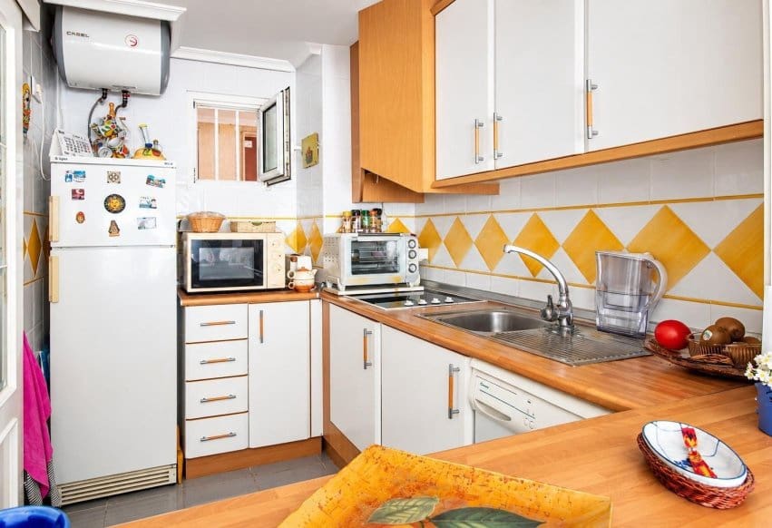 1 makuuhuone Ranta-asunto myytävänä paikassa Orihuela Costa mukana uima-altaan 
autotalli - 154 000 € (Ref: 10097661)