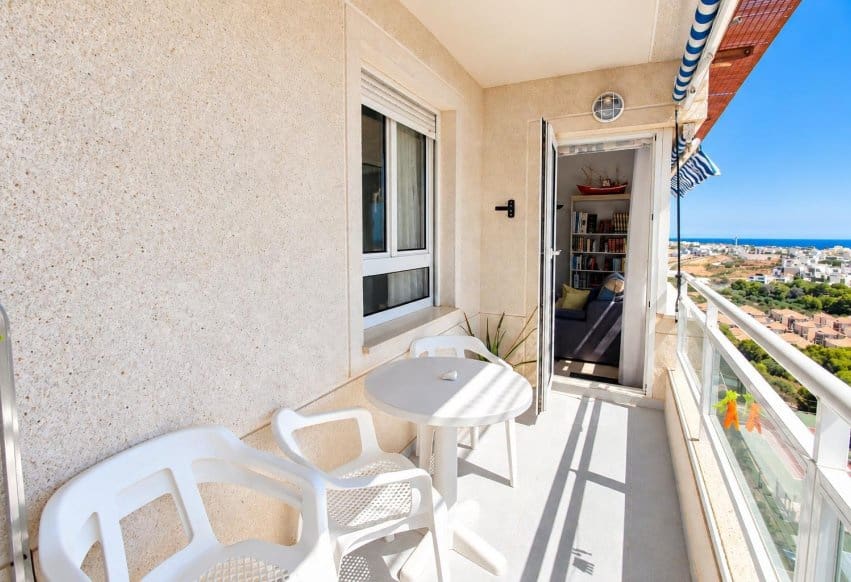 1 makuuhuone Ranta-asunto myytävänä paikassa Orihuela Costa mukana uima-altaan 
autotalli - 154 000 € (Ref: 10097661)