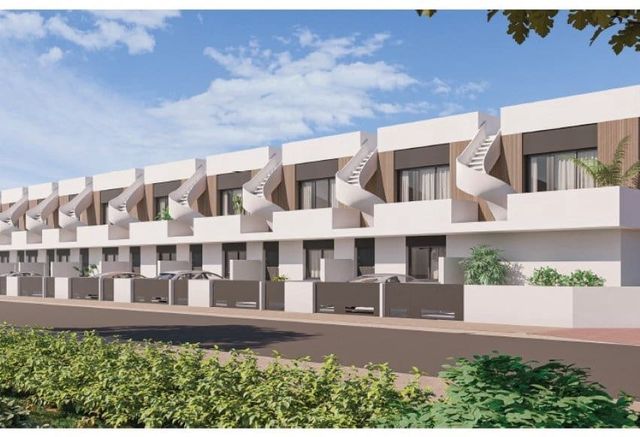 3 soverom Hus til salgs i Pilar de la Horadada ciudad, Pilar de la Horadada med svømmebasseng - € 462 900 (Ref: 10120556)