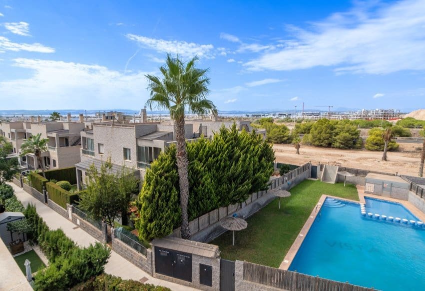 3 Zimmer Haus zu verkaufen in Torrevieja mit Pool Garage - 294.900 € (Ref: 10131004)