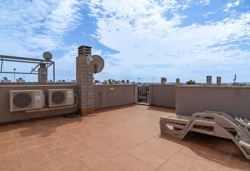 3 Zimmer Haus zu verkaufen in Torrevieja mit Pool Garage - 294.900 € (Ref: 10131004)