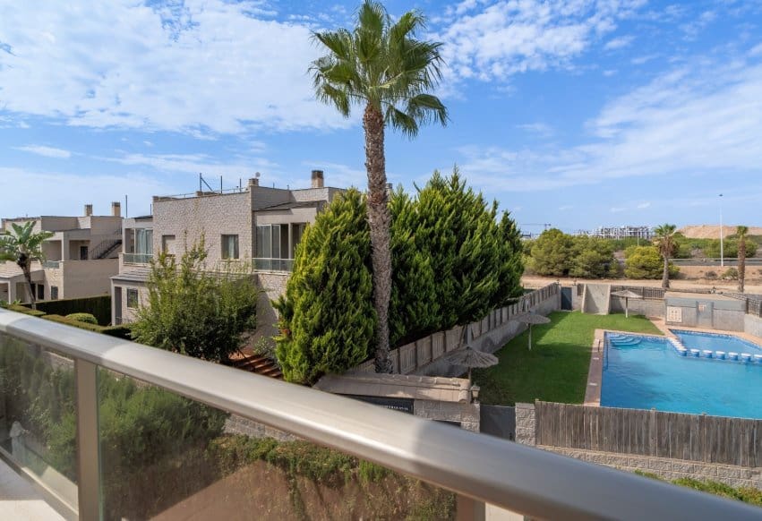 3 Zimmer Haus zu verkaufen in Torrevieja mit Pool Garage - 294.900 € (Ref: 10131004)