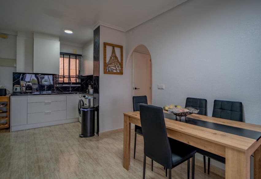 3 bedroom Apartment for sale in Torrevieja with pool - € 154,900 (Ref: 10158797)