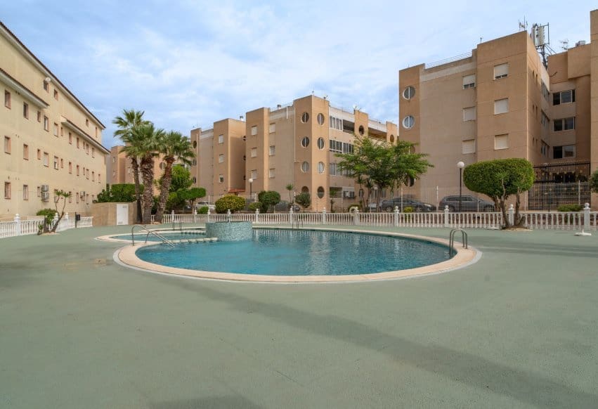 3 bedroom Apartment for sale in Torrevieja with pool - € 154,900 (Ref: 10158797)