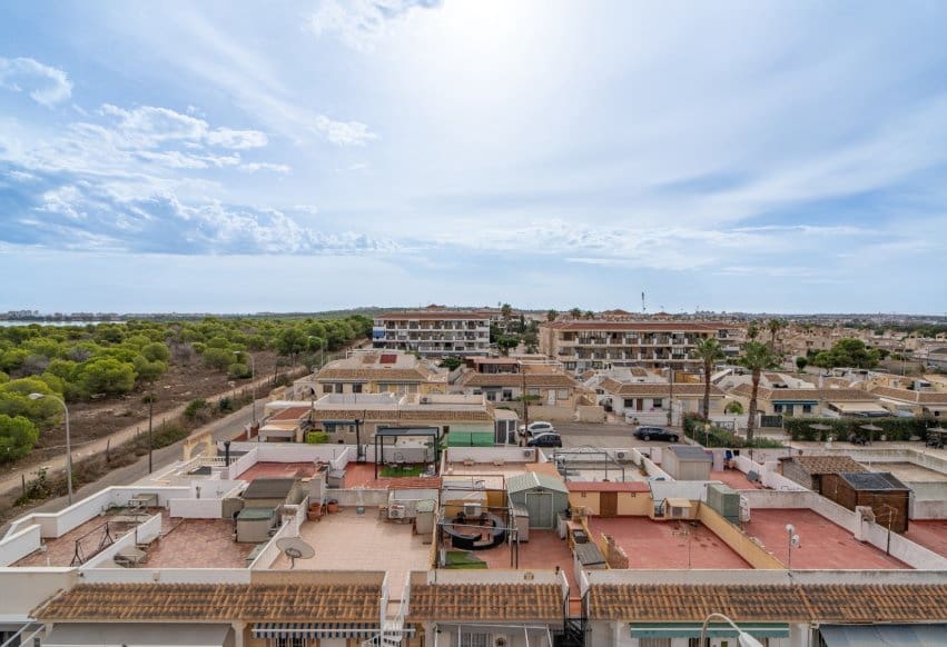 3 bedroom Apartment for sale in Torrevieja with pool - € 154,900 (Ref: 10158797)
