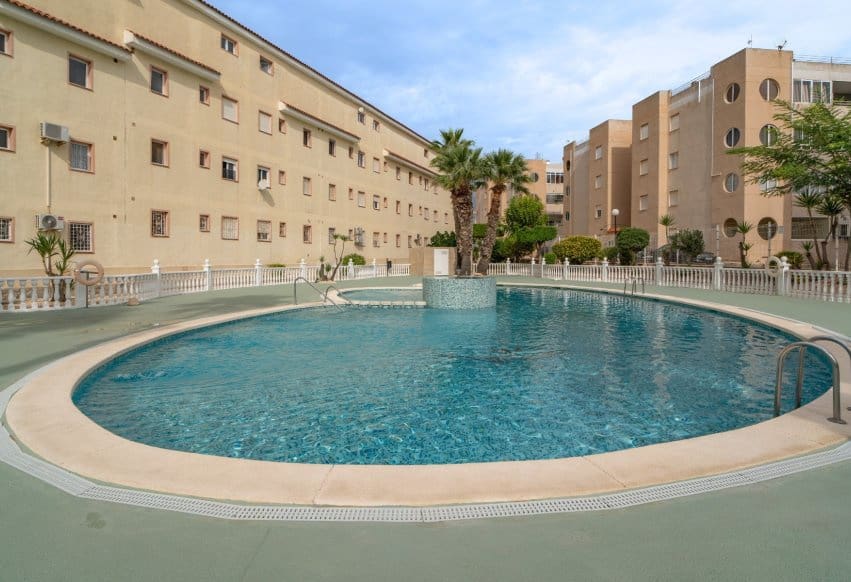3 bedroom Apartment for sale in Torrevieja with pool - € 154,900 (Ref: 10158797)
