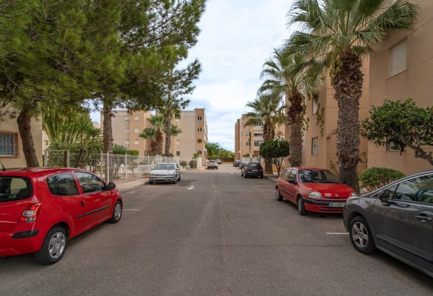 3 bedroom Apartment for sale in Torrevieja with pool - € 154,900 (Ref: 10158797)