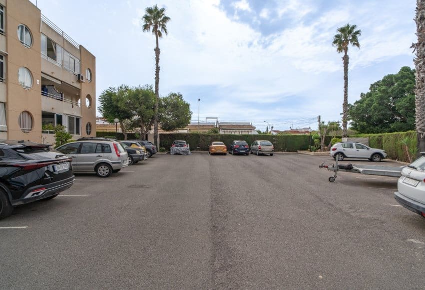 3 bedroom Apartment for sale in Torrevieja with pool - € 154,900 (Ref: 10158797)